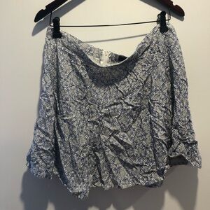 Suzy Shier Light Blue and White Printed mini skirt